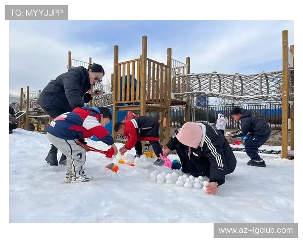 冰雪亲子同乐：趣味雪地足球创意闯关对抗欢乐嘉年华盛典之旅精彩